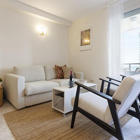 Beachfront Apartment With Terrace And Seaviews ฟูเอนฮิโรลา ภายนอก รูปภาพ